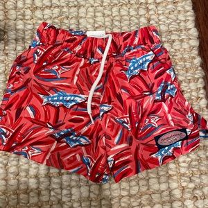 Vineyard vines 2t swim trunks- great condition